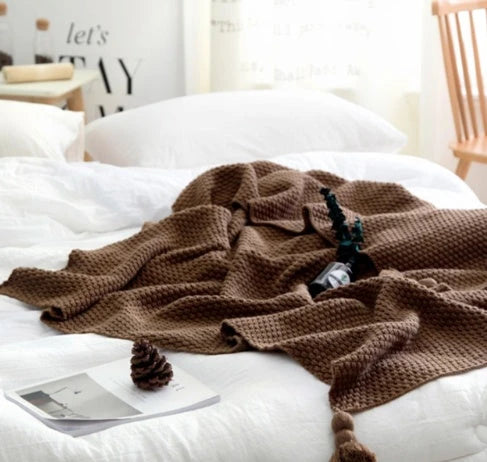 Nordic fringed knit ball blanket wool blanket office air conditioning lunch break blanket shawl blanket sofa leisure blanket blanket null