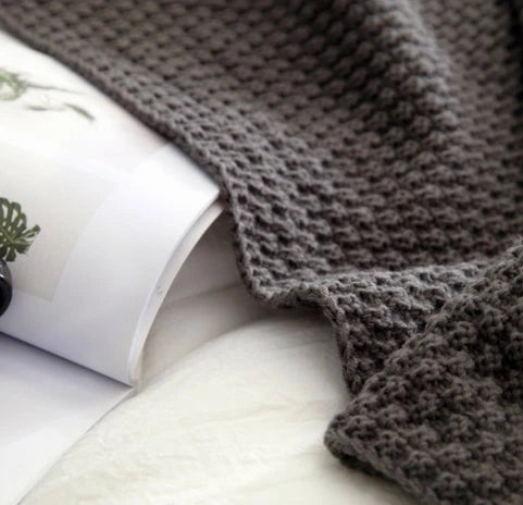 Nordic fringed knit ball blanket wool blanket office air conditioning lunch break blanket shawl blanket sofa leisure blanket blanket null